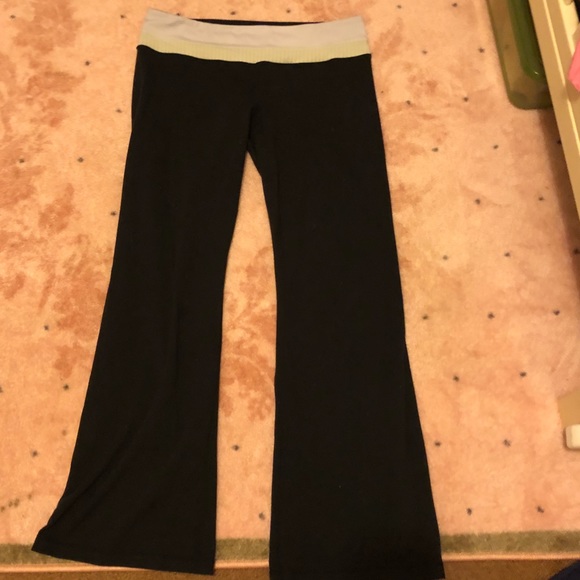 Lululemon ‘groove’ pants - Picture 2 of 3